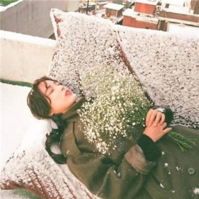 女生手捧满天星的高清唯美头像合集 12张氛围感拉满