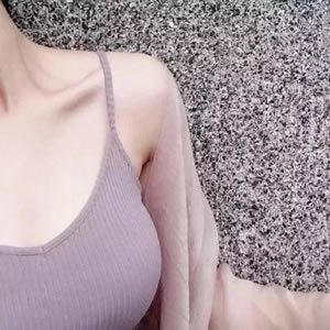 半露肩吊带女生头像合集 16张高清露肩性感女生头像