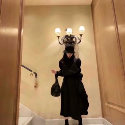 30张成熟清新又带霸气感的女生头像 高清质感拉满