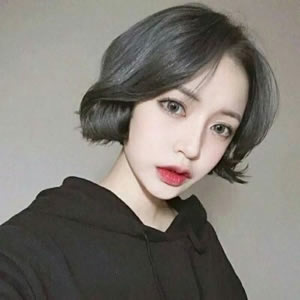 12张高清可爱短发女生QQ头像 好看又百搭