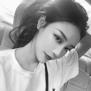 16张清冷感拉满！简约气质女生黑白头像合集