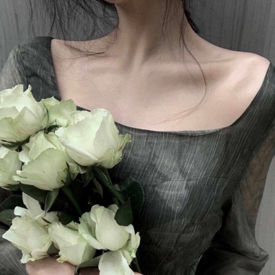 带有独特女人味的微信头像 8张高清性感风格女生头像