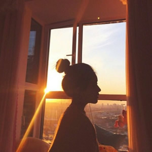 16张氛围感拉满的伤感女生微信头像 温柔又带点意境
