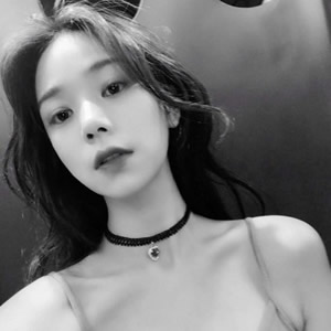 16张清冷感拉满！简约气质女生黑白头像合集