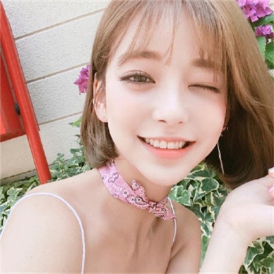 红唇唯美女生头像 12张高清甜酷红唇头像合集