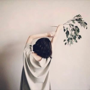 12张高清酷飒女生背影头像，直接用