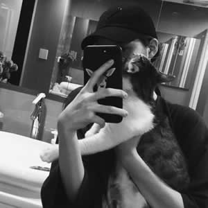 18张高清霸气超拽黑白女生头像合集