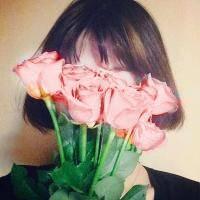六组短发女生捧花遮脸头像图 适合当微信QQ头像