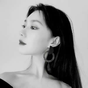 成熟御姐黑白头像合集 16张高清好看的女生头像分享