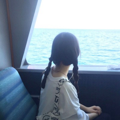 23张高清唯美海边背影女生头像合集