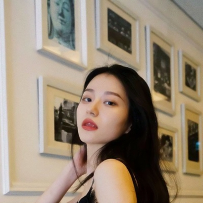 8张高清酷帅女生个性头像 氛围感拉满的魅力女头合集