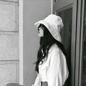 16张高清霸气真人黑白高冷女生头像合集