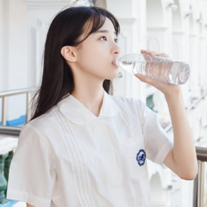 16张氛围感拉满的伤感女生微信头像 温柔又带点意境