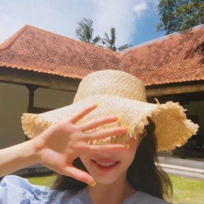 13张高清女生唯美时尚头像 微信头像素材直接存