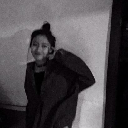 12张高清丧系黑白真人女生头像，氛围感拉满