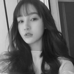 成熟御姐黑白头像合集 16张高清好看的女生头像分享