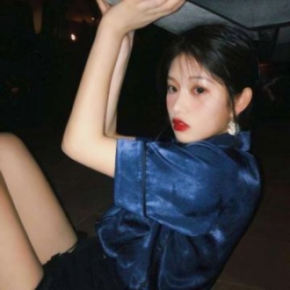 女生微信头像合集：15张成熟高冷女王范高清图