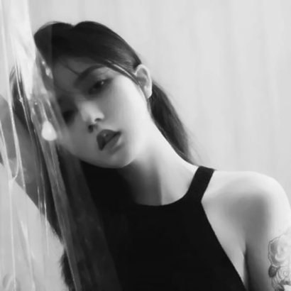 24张高冷气质黑白女生头像 高清冷酷款女生头像合集