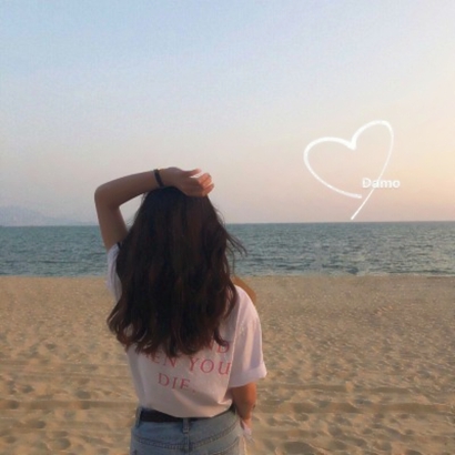 23张高清唯美海边背影女生头像合集