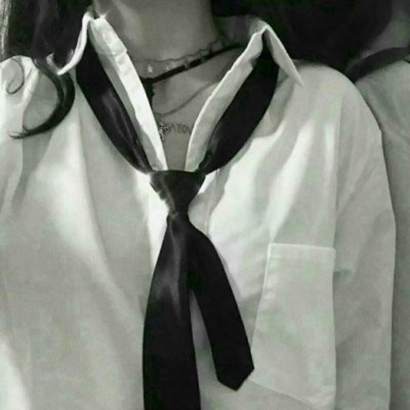 女生衬衫配裙子女头合集来啦 29张超耐看头像