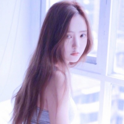18张高清气质美女微信头像 简约又好看