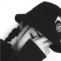 21张女生侧脸伤感头像 孤独氛围感拉满