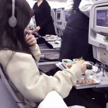 16张高清伤感风女生杂图头像合集