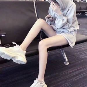 12张尽显女人味的气质微信头像 性感小姐姐专属款