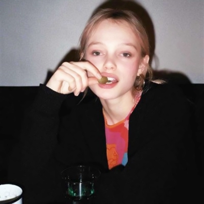 ins超火的高清欧美女头像 16张好看合集