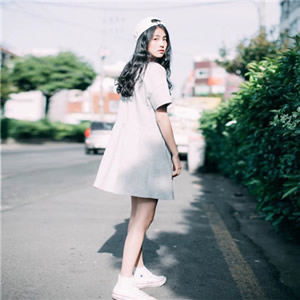 微信长发美女真人头像合集 12张唯美意境款