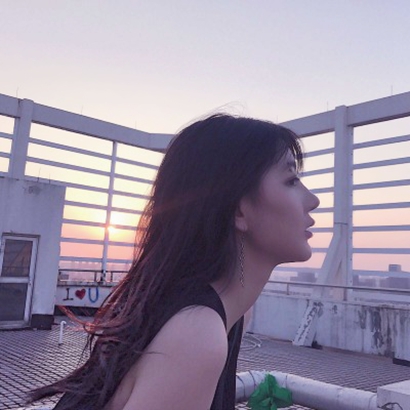 女生侧颜唯美头像合集 34张高清氛围感女生侧颜头像分享