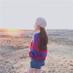 戴帽子的唯美背影头像来啦！12张高清女生背影图直接存