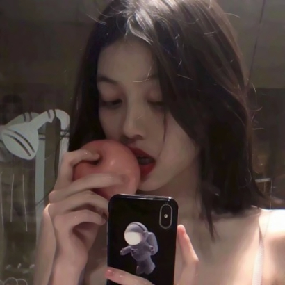 36张高清时尚潇洒女生头像 适配微信的氛围感头像合集