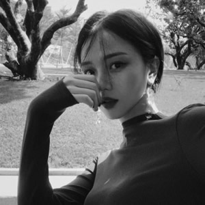 16张孤高冷傲款！黑白气质女生头像合集