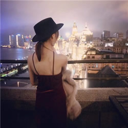 戴帽子的唯美背影头像来啦！12张高清女生背影图直接存