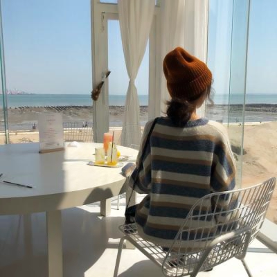 18张超绝真人女生背影头像 适合当QQ头像的氛围感美图