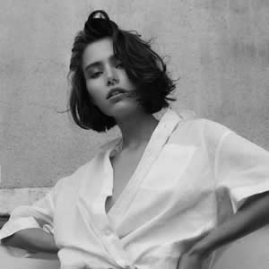 18张氛围感拉满！欧美淡雅气质女生微信头像