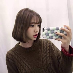 12张氛围感拉满的短发女生侧脸头像 高清无水印素材