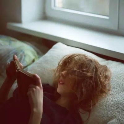 16张高清欧美风女生QQ头像 氛围感直接拉满