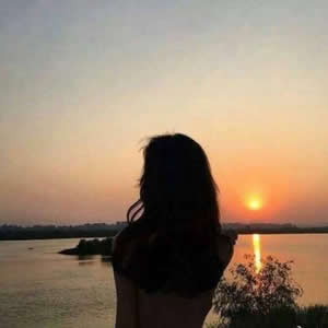 网图女生侧脸背影头像 13张高清甜美时尚款