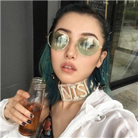 霸气又飒的墨镜女生头像 18张合集