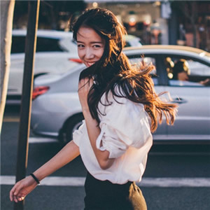 微信长发美女真人头像合集 12张唯美意境款