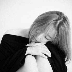 18张高清伤感高冷黑白女生头像合集