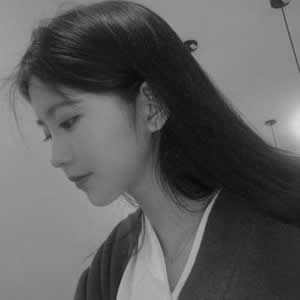 成熟御姐黑白头像合集 16张高清好看的女生头像分享