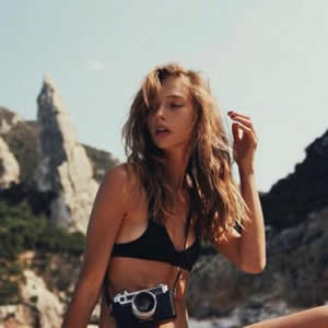 18张氛围感拉满！欧美淡雅气质女生微信头像