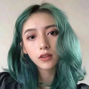 气质高冷的时尚女生头像 16张高清养眼图
