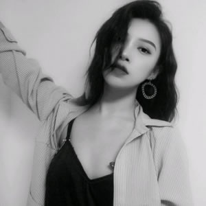 18张自带高冷气场的女生黑白头像 高清质感拉满