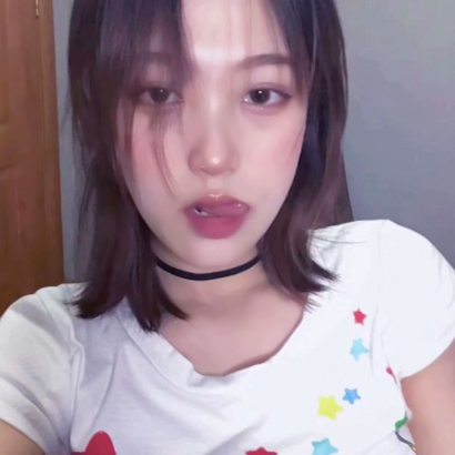 16张高清伤感风女生杂图头像合集