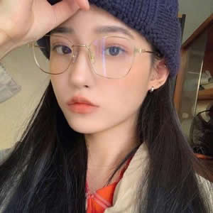戴眼镜的女生头像来啦！14张高清新潮又好看的图直接存