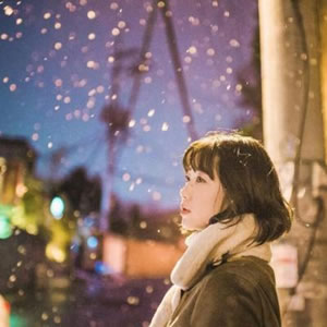 12张氛围感拉满的短发女生侧脸头像 高清无水印素材